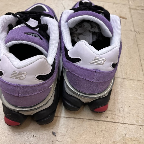 New Balance 9060 
Purple - black 
10/10 condition excellent like new Mens 9 - Picture 3 of 7